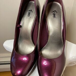 FIONI Kambridge Metallic Purple Patent Leather Heels Size 7